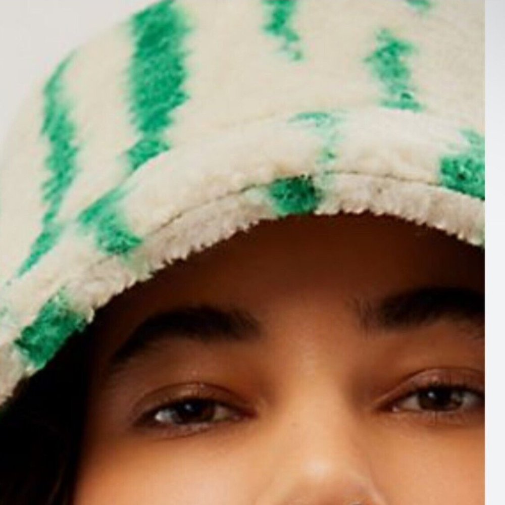 NWOT Free People Shaggy Sherpa Bucket Hat
